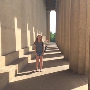 Meet your Posher, Olivia