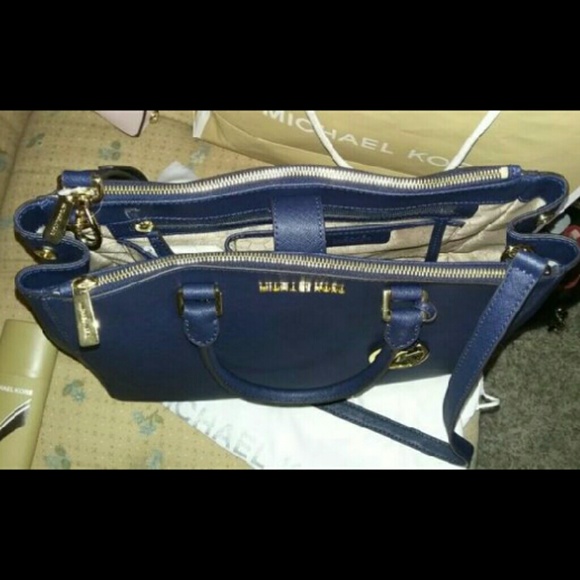 New Michael kors purse - Picture 2 of 3