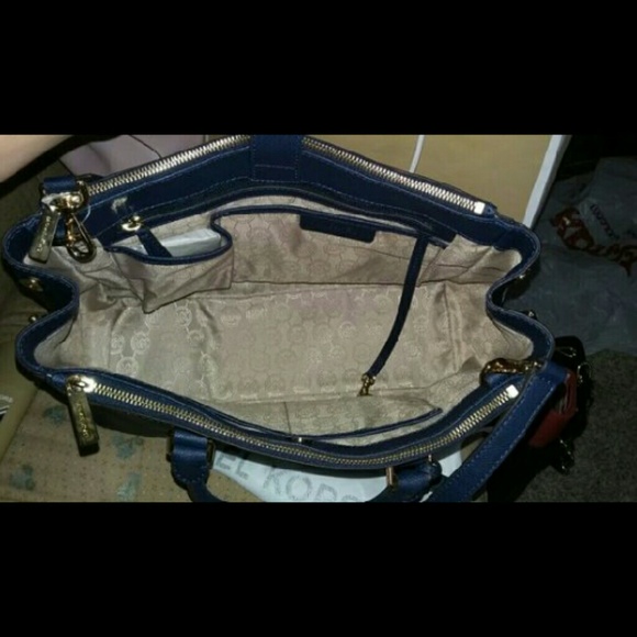 New Michael kors purse - Picture 3 of 3