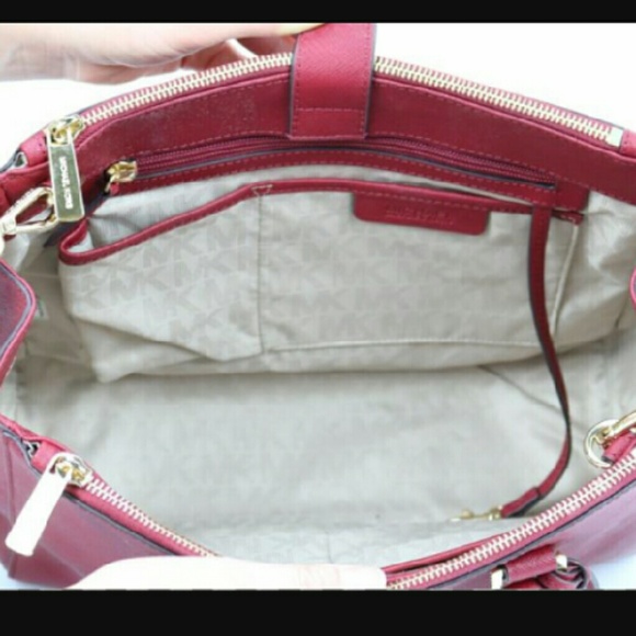 New Michael kors purse - Picture 2 of 3