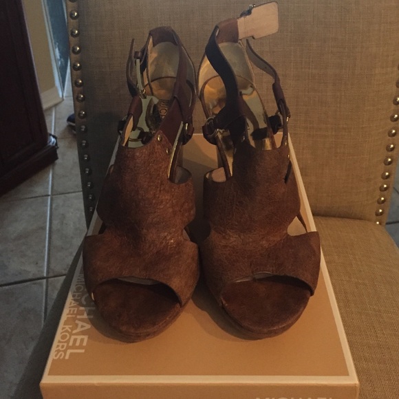 Barely used MK Wedge Sandal - Picture 1 of 4