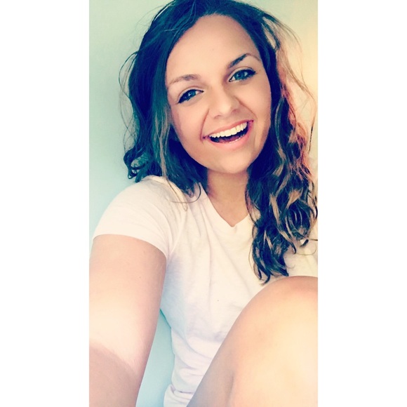 Meet your Posher, Alexandra - Picture 1 of 1