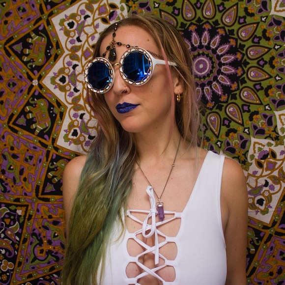 1 in STOCK! White Oversized Round Ornate Sunnies👽 - Picture 2 of 4