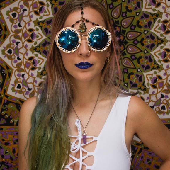 1 in STOCK! White Oversized Round Ornate Sunnies👽 - Picture 3 of 4