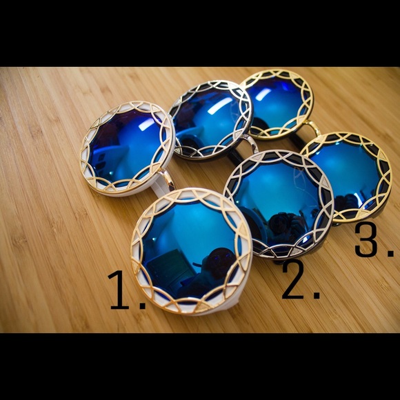 1 in STOCK! White Oversized Round Ornate Sunnies👽 - Picture 4 of 4