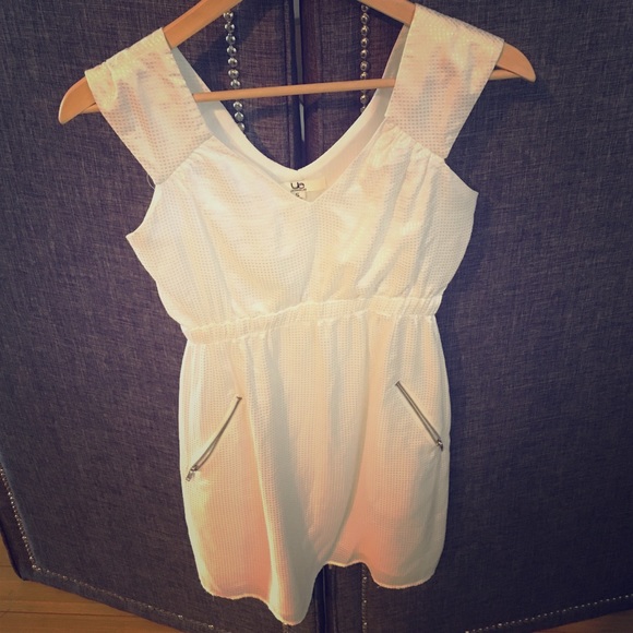 White dress - Picture 1 of 1