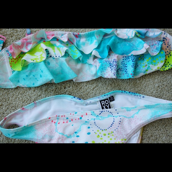 Brand new Roxy Bikini Set. - Picture 2 of 4