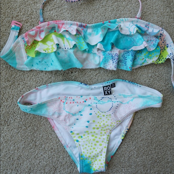 Brand new Roxy Bikini Set. - Picture 1 of 4