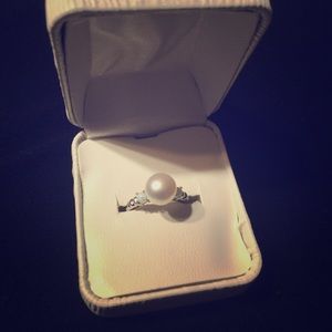 Pearl/opal ring