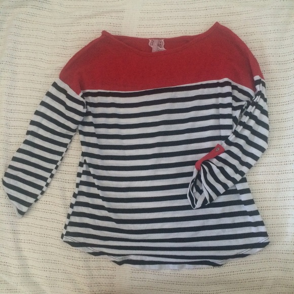 Tops - 🔴3 for $10🔴Striped tab sleeved 3/4 blouse