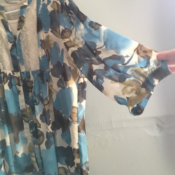 Christopher and Banks large blouse - Picture 3 of 4