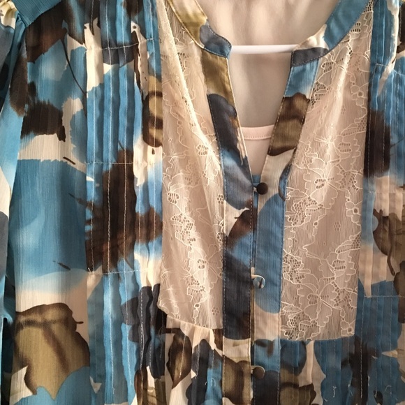 Christopher and Banks large blouse - Picture 4 of 4