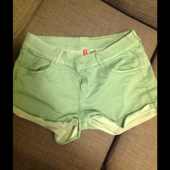 ❌SOLD❌H&M Divided light green shorts