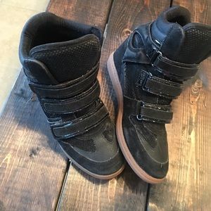 🔥👀ALDO black wedge high tops