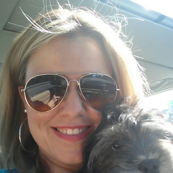 Meet your Posher, Bobbi - Picture 3 of 4