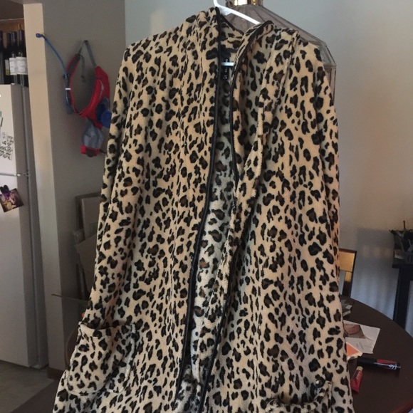 Torrid leopard print robe size 2/3