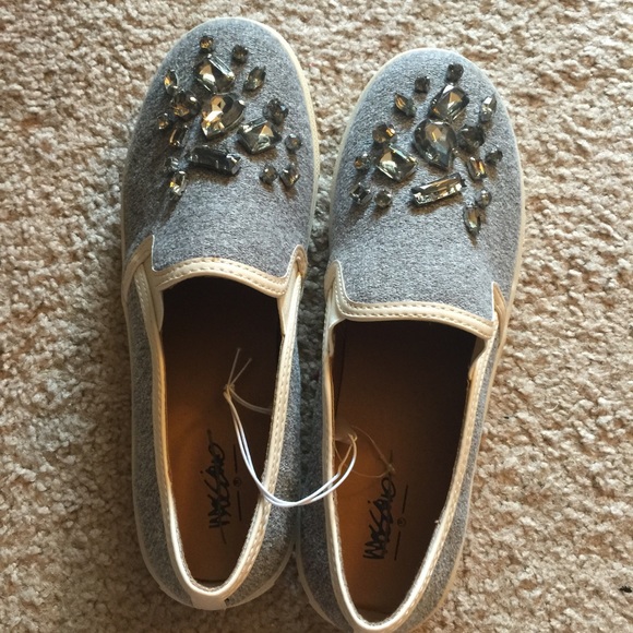 Mosissimo jewel shows size 8 NWT