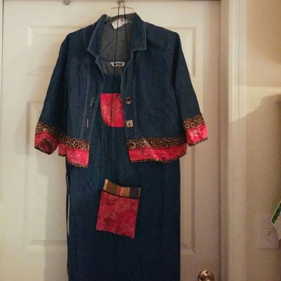 Two piece sleeveless dress with jacket and string