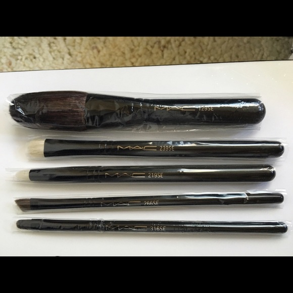 🚫 SOLD 🚫 MAC BRUSH SET (SE Edition)  BRAND NEW