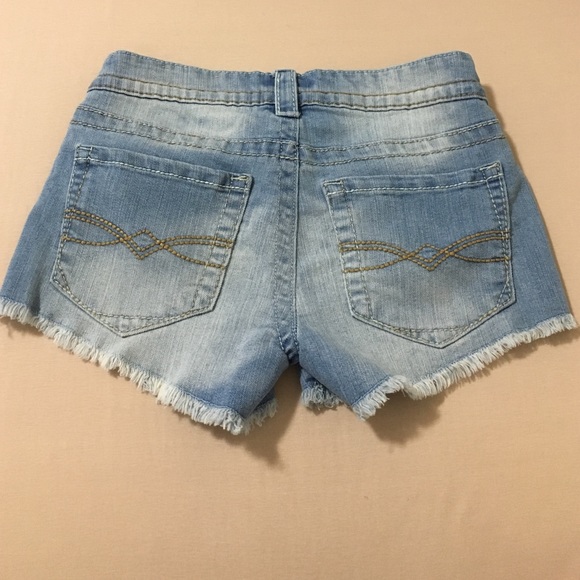 Shorts - Picture 3 of 3