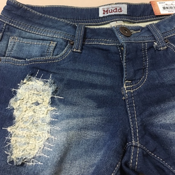 Shorts - Picture 2 of 4