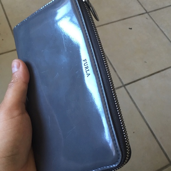 FURLA ZIP AROUND WALLET