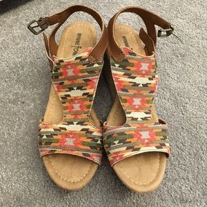 Minnetonka size 8 tribal wedge sandals