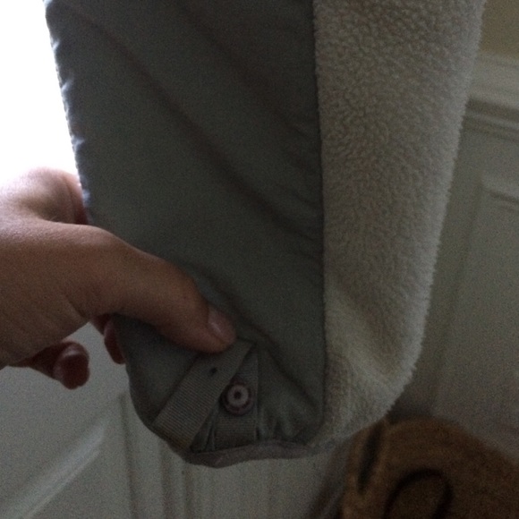 White and grey north face jacket - Picture 2 of 3