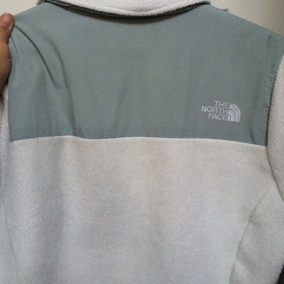 White and grey north face jacket - Picture 3 of 3