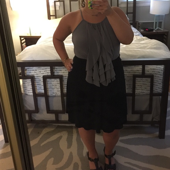 EUC super flattering ruffle dress