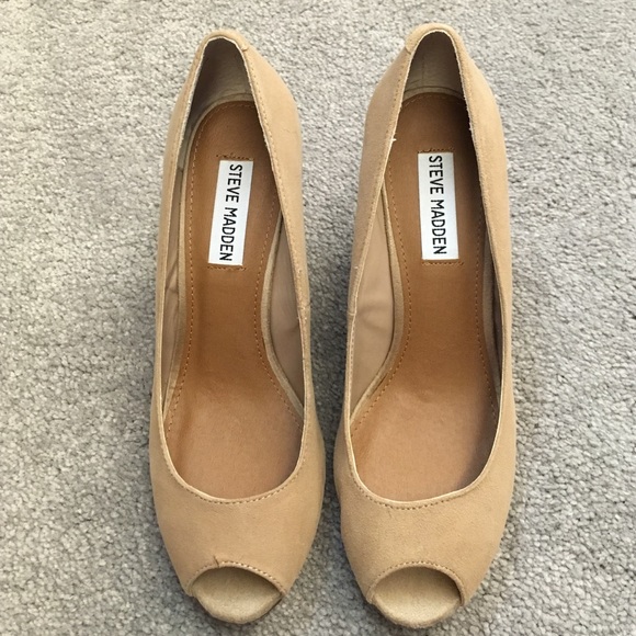 Steve Madden nude suede wedges size 7.5