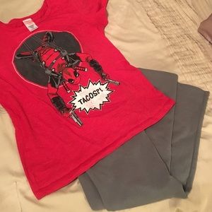 Dead pool shirt loosely fitted
