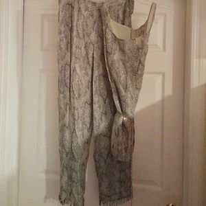 Two piece sleeveless tunic and pants set