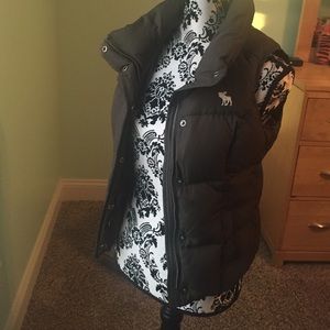 ✅army green puffed Abercrombie kids vest!!