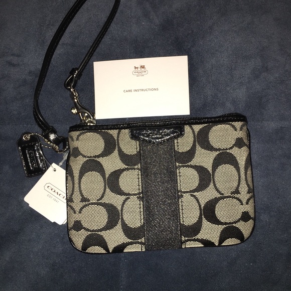 Coach wristlet NWT