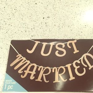 Just Married Gold Sparkle Sign