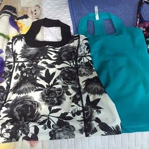 Lululemon scoop neck tanks