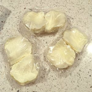 Silk ivory rose petals.