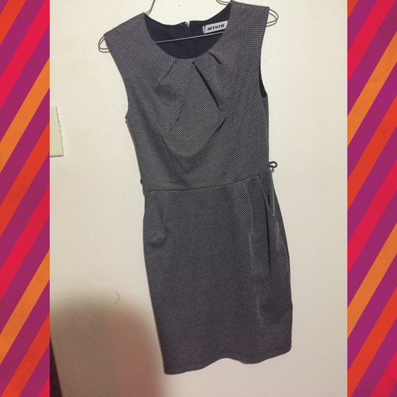HOUNDSTOOTH PENCIL DRESS WITH POCKETS - Blck & Wht