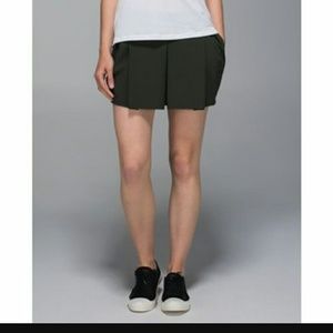 Lululemon &go city skort size 10