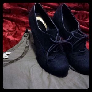 Fioni Suede Navy Bootie/Heels