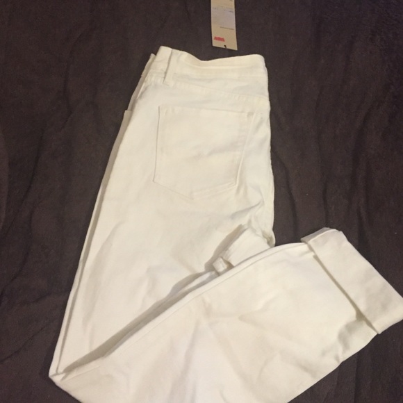 Super cute white jeans