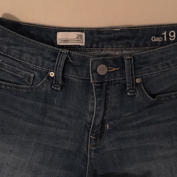 GAP Summer Cut Off Shorts. Sz 26. Like new! - Picture 3 of 3