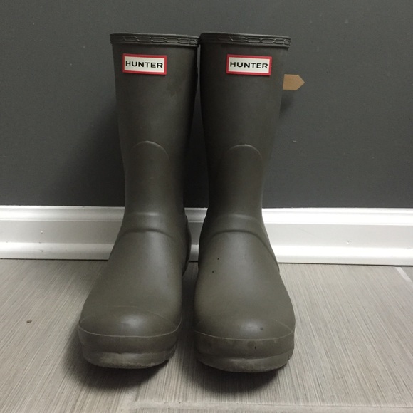 Hardly worn olive green HUNTER boots size 8
