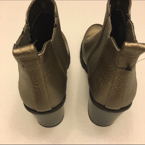 🌟NWOT Sam and Libby Silver Booties - Picture 3 of 4