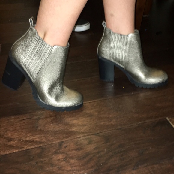 🌟NWOT Sam and Libby Silver Booties - Picture 4 of 4