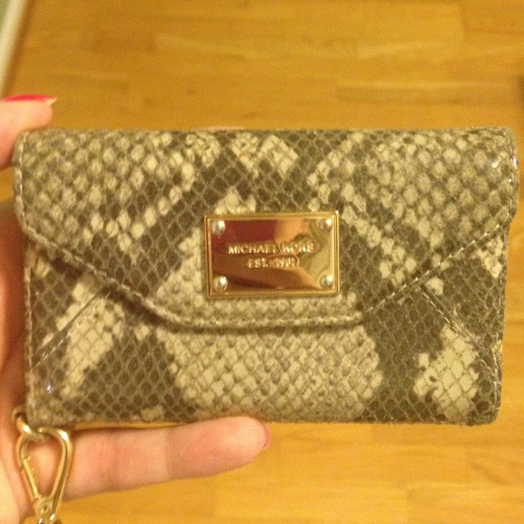 Michael Kors Accessories - Micheal Kors phone wallet iPhone 4