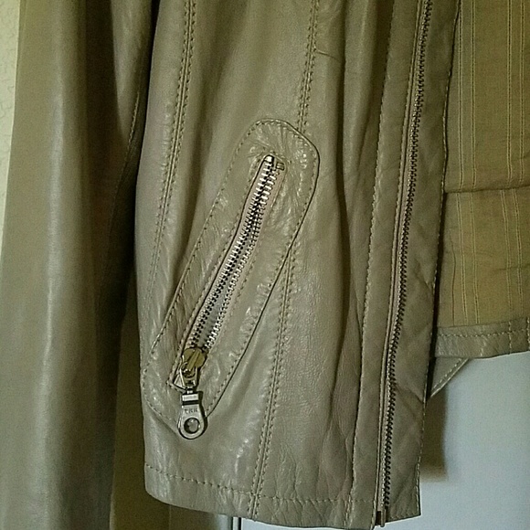 Leather jacket - Picture 2 of 3