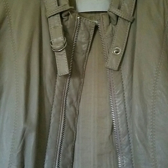 Leather jacket - Picture 3 of 3