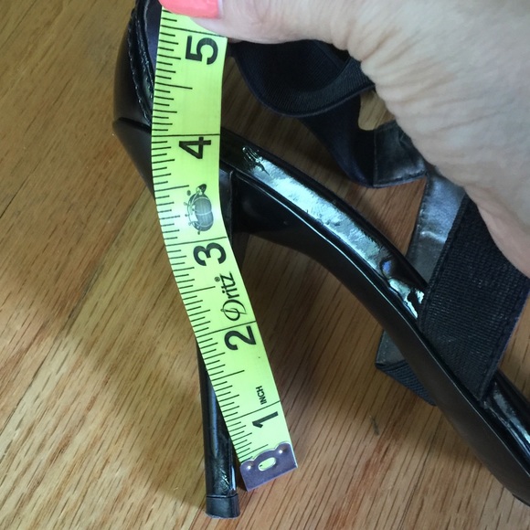 Guess beautiful black silver high heels! 6.5 - Picture 4 of 4